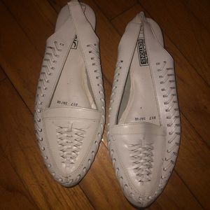 Women’s white leather slip on shoes with elastic backing, size 8.5